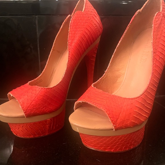 L.A.M.B. Fiery Red Textured Platform Heels - Picture 1 of 2